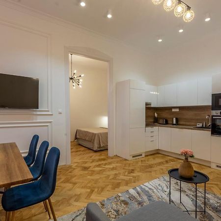 Glamorous Modern Apartment In The Hearth Of Budapeste Exterior foto