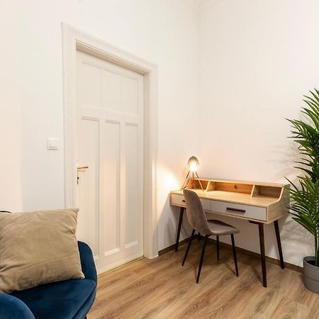 Glamorous Modern Apartment In The Hearth Of Budapeste Exterior foto
