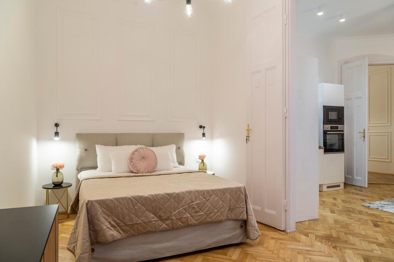 Glamorous Modern Apartment In The Hearth Of Budapeste Exterior foto