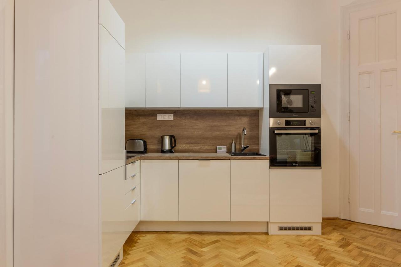 Glamorous Modern Apartment In The Hearth Of Budapeste Exterior foto
