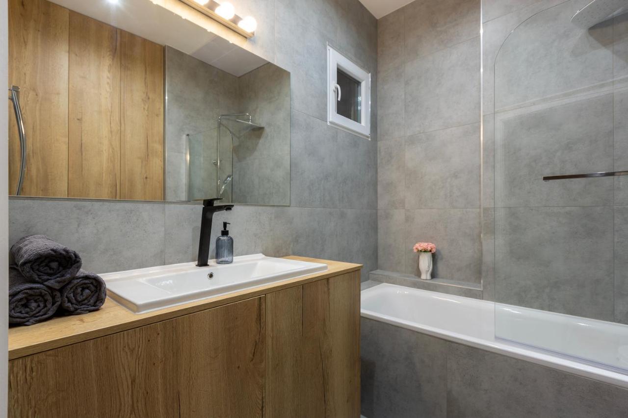 Glamorous Modern Apartment In The Hearth Of Budapeste Exterior foto