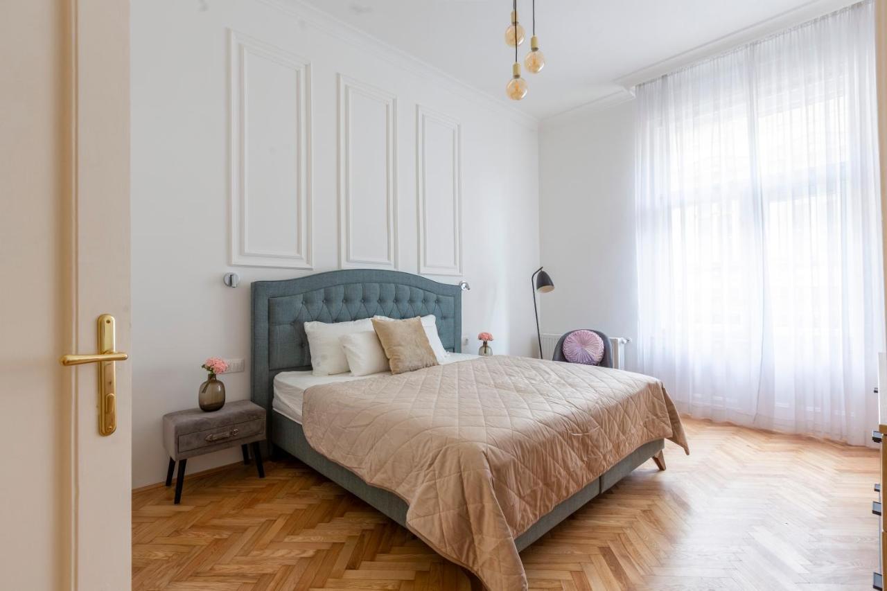 Glamorous Modern Apartment In The Hearth Of Budapeste Exterior foto